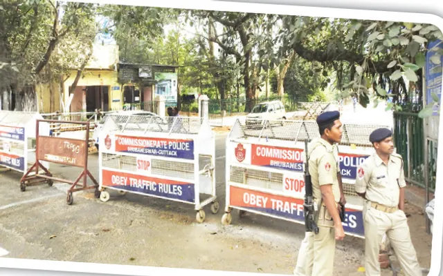 ଦୁଃଖ ବଢ଼ାଉଛି ବ୍ୟାରିକେଡ୍‌, ସମସ୍ୟାର ସମାଧାନ ନକରି ବ୍ୟାରିକେଡ୍‌ କରିଚାଲିଛି ପୁଲିସ୍