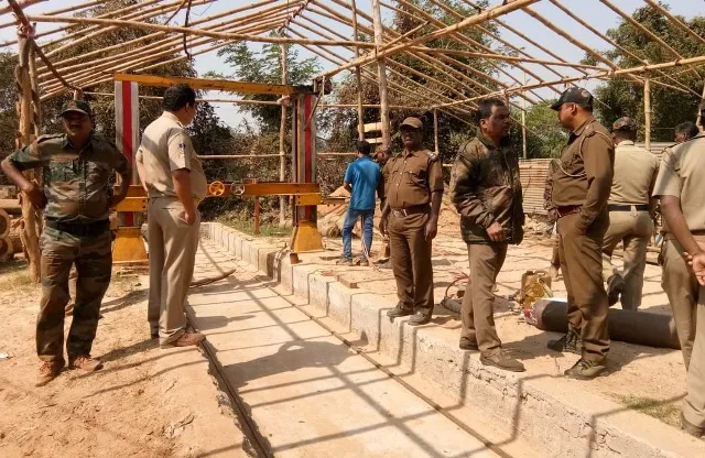 ଦୁଇ କରତ କଳରେ ଚଢ଼ଉ : ୨୦ଲକ୍ଷ ଟଙ୍କାର ଯନ୍ତ୍ରାଂଶ ଓ କାଠଗଣ୍ଡି ଜବତ