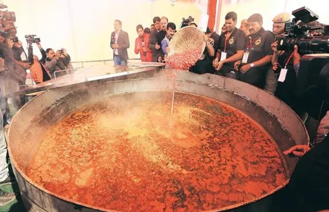 ଭାଜପାର ‘ଖିଚଡି’କାର୍ଯ୍ୟକ୍ରମରେ ବିଳମ୍ବରେ ପହଞ୍ଚିବା ହେତୁ ପୁଲିସ କର୍ମଚାରୀଙ୍କୁ ମିଳିଲା ଏହି ଦଣ୍ଡ