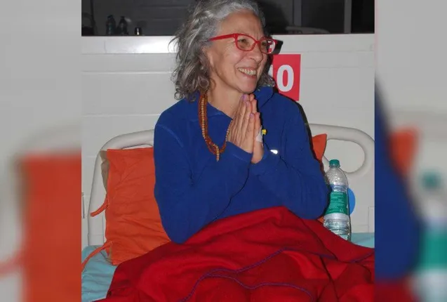 କୁମ୍ଭମେଳାରେ ପ୍ରବଳ ଥଣ୍ଡା: ଗଙ୍ଗାନଦୀରେ ସ୍ନାନବେଳେ ଚେତାଶୂନ୍ୟ ହୋଇଗଲେ ବିଦେଶୀ ମହିଳା, ତା’ପରେ କଣ ହେଲା ଜାଣନ୍ତୁ