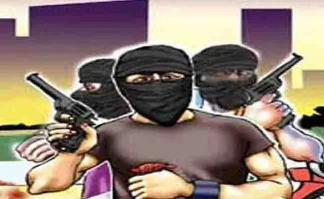 ବାଲିଅନ୍ତା ନିକଟରେବ୍ୟାଙ୍କ କର୍ମଚାରୀଙ୍କଠାରୁ ନଗଦ ୧ ଲକ୍ଷ ୭୨ ହଜାର ଲୁଟ