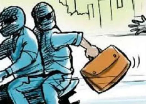 ଖଣ୍ଡଗିରି ଥାନା ଆଇଗିଣିଆ ଓଭରବ୍ରିଜ ତଳେ ଜଣେ ମାଛ ଦୋକାନୀକୁ ନିଶା ଶୁଂଘାଇ ୫୦ ହଜାର ଟଙ୍କା ଲୁଟ୍‌