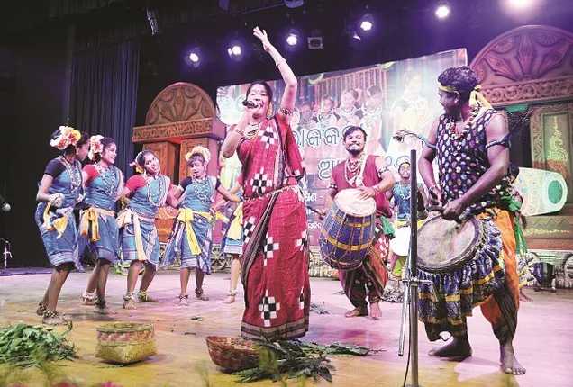 ଓଡ଼ିଆ ଭାଷା, ସାହିତ୍ୟ ଓ ସଂସ୍କୃତି ବିଭାଗ ପକ୍ଷରୁ ରବୀନ୍ଦ୍ର ମଣ୍ଡପରେ ଆୟୋଜିତ ସାଂସ୍କୃତିକ କାର୍ଯ୍ୟକ୍ରମ ‘ଆମ ଲୋକକଳା, ଆମ ସଂସ୍କୃତି’