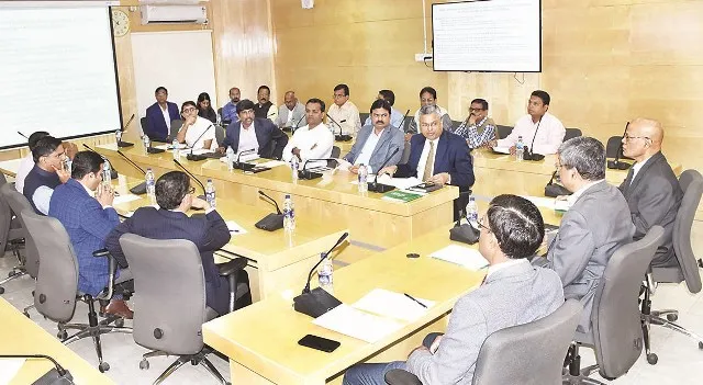 ‘କାଳିଆ’ ଯୋଜନାର ସମୀକ୍ଷା କଲେ ମୁଖ୍ୟ ସଚିବ : ୨୫ରେ ଚା‌ଷୀଙ୍କ ଆକାଉଣ୍ଟ୍‌କୁ ଯିବ ସହାୟତା ରାଶି