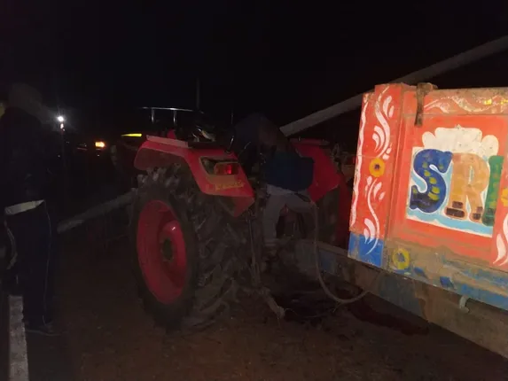 ନବରଙ୍ଗପୁର: ଇଲେକ୍ଟ୍ରୀ ପୋଲକୁ ଧକ୍କା ଦେ‌ଲା ଟ୍ରାକ୍ଟର, ଜଣେ ଶ୍ରମିକ ମୃତ 