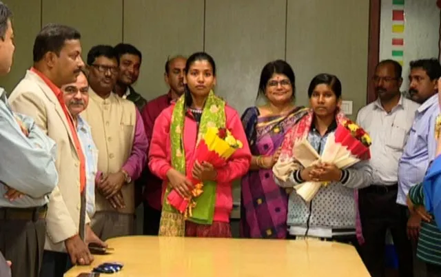 ‘ସମ୍ବାଦ’ ଭବନରେ ପୂର୍ଣ୍ଣିମା, ସବିତା ସମ୍ବର୍ଧିତ