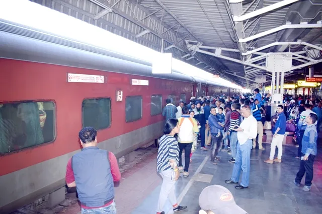 ରାଜଧାନୀ ଏକ୍ସପ୍ରେସ୍‌ରେ ନିଆଁ