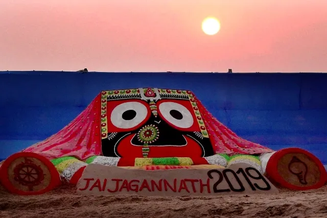 ନୂଆବର୍ଷକୁ ସ୍ବାଗତ ଜଣାଇ ପୁରୀ ବେଳାଭୂମିରେ ସୁଦର୍ଶନ ପଟ୍ଟନାୟକଙ୍କ ଦ୍ବାରା ନିର୍ମିତ ବାଲୁକା କଳା