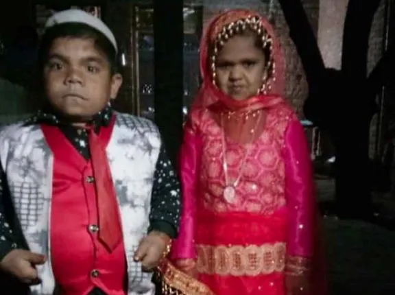 ଦୁଇ ଫୁଟିଆ ବରକୁ ୨ ଫୁଟ୍‌ ୧ ଇଞ୍ଚ୍‌ ବଡ଼ କନ୍ୟା