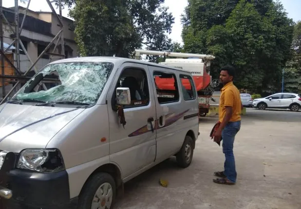 ସୋନପୁର-ବିନିକା ରାସ୍ତାରେ ପିସ୍ତଲ ଦେଖାଇ ଟଙ୍କା ଓ ମୋବାଇଲ ଲୁଟ ଅଭିଯୋଗ, ୨ ବାଇକ ଜବତ