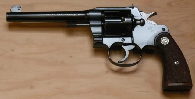 ଥାନା ଭିତରୁ ଇନ୍‌ସ୍ପେକ୍ଟରଙ୍କ ସର୍ଭିସ୍‌ ରିଭଲଭର୍‌ ଚୋରି , ମିଳୁନି ପିସ୍ତଲ୍‌ କି ଅଭିଯୁକ୍ତ