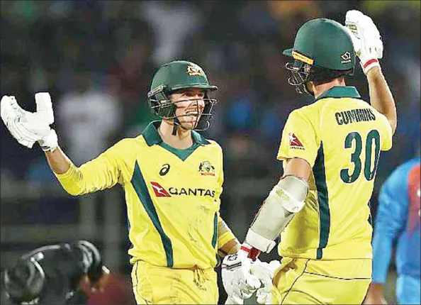 ଶେଷ ଓଭରରେ ବିଜୟ ଖସିଲା: ବିଶାଖାପାଟଣା ମୁକାବିଲାକୁ ୩ ୱିକେଟ୍‌ରେ ଜିତି ଅଷ୍ଟ୍ରେଲିଆ ଆଗୁଆ