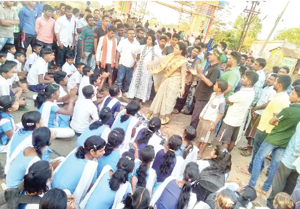 ଛାତ୍ରୀଙ୍କୁ ଦୁଷ୍କର୍ମ ପରେ ହତ୍ୟା ଘଟଣା: ଅଭିଯୁକ୍ତକୁ ଗିରଫ ଦାବିରେ ରାସ୍ତାରୋକ