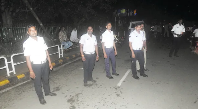 ରାଜଧାନୀରେ ଟ୍ରାଫିକ୍ ଜାମ: କାମରେ ଲାଗୁନି ବାଇକ୍ ଓ ଜିପ୍ ପାଟ୍ରୋଲିଂ: ଫାଇନ୍‌ ଆଦାୟରେ ବ୍ୟସ୍ତ ଟ୍ରାଫିକ ପୁଲିସ