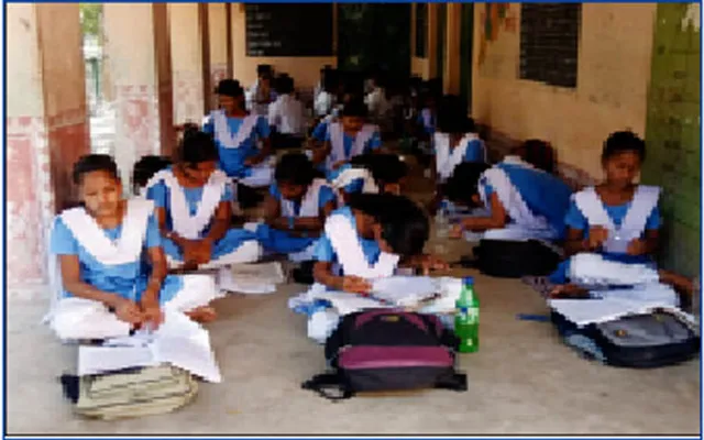 ଶିକ୍ଷକ ବଦଳି ପ୍ରତିବାଦରେ ଶ୍ରେଣୀଗୃହରେ ତାଲା