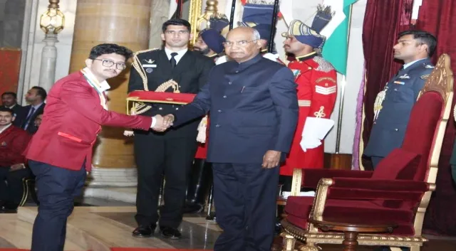 ରାଷ୍ଟ୍ରପତିଙ୍କଠାରୁ ପୁରସ୍କାର ମିଳିଲା : ଉଚ୍ଚଶିକ୍ଷା ପାଇଁ ରାଜ୍ୟ ସହାୟତା ନୋହିଲା