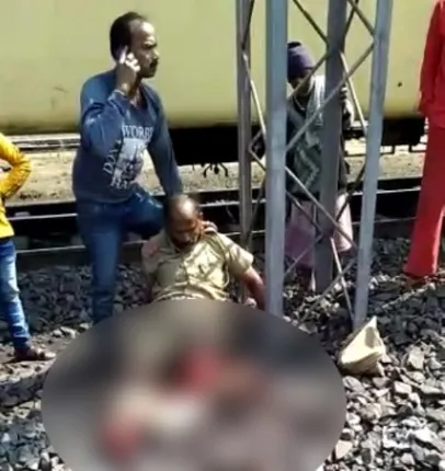 ଟ୍ରେନ୍‌ରୁ ଖସି ହୋମ୍‌ଗାର୍ଡଙ୍କ ଦୁଇଗୋଡ଼ କଟିଲା