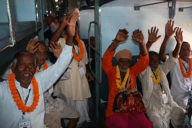 ତୀର୍ଥଯାତ୍ରାରେ ବ୍ରହ୍ମପୁରରୁ ବାହାରିଲେ ବରିଷ୍ଠ ନାଗରିକ