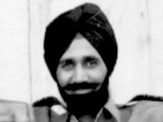 ପାଇଲଟ୍‌ ଅଭିନନ୍ଦନ ପାକ୍‌ ସେନା କବ୍‌ଜାରେ ଥିବା ଜାଣି ୧୯୭୧ମସିହାରେ ପାକ୍‌ ବନ୍ଦୀ କରିଥିବା ନିଜ ପାଇଲଟ୍‌ ଭାଇଙ୍କୁ ମନେ ପକାଇଲେ ଭାଇ