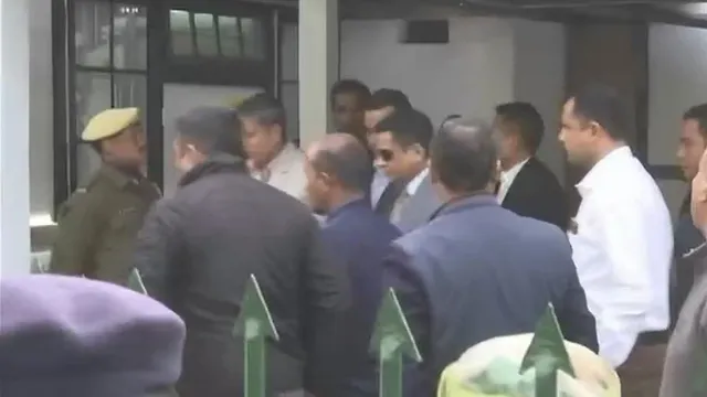 ଚିଟ୍‌ ଫଣ୍ଡ୍‌ ଦୁର୍ନୀତି ସଂକ୍ରାନ୍ତ ପଚରା ଉଚୁରା ଲାଗି ସିବିଆଇ ଅଫିସ୍‌ରେ ହାଜର ହେଲେ କୋଲକାତା ପୁଲିସ ମୁଖ୍ୟ ରାଜୀବ କୁମାର