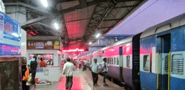 ଦେଶର ବିଭିନ୍ନ ସ୍ଥାନରେ ଫସିଥିବା ଛାତ୍ର-ଛାତ୍ରୀ ,ପର୍ଯ୍ୟଟକ ଓ ଶ୍ରମିକଙ୍କ ପାଇଁ ଚାଲିବ ସ୍ପେଶାଲ ଟ୍ରେନ