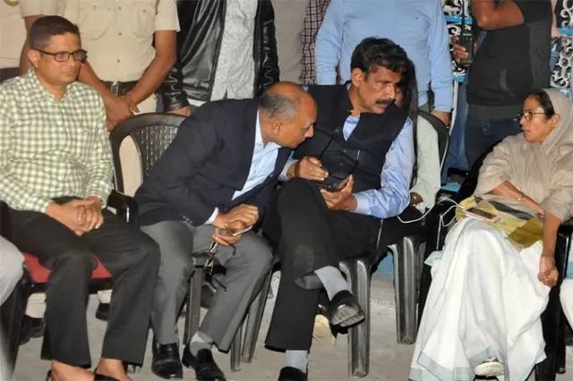 ମମତା ବାନାର୍ଜିଙ୍କ ସହ ଧାରଣାରେ ବସିଥିବା ଆଇପିଏସ ଅଫିସରଙ୍କ ମେଡାଲ ଫେରାଇ ନିଆଯିବ