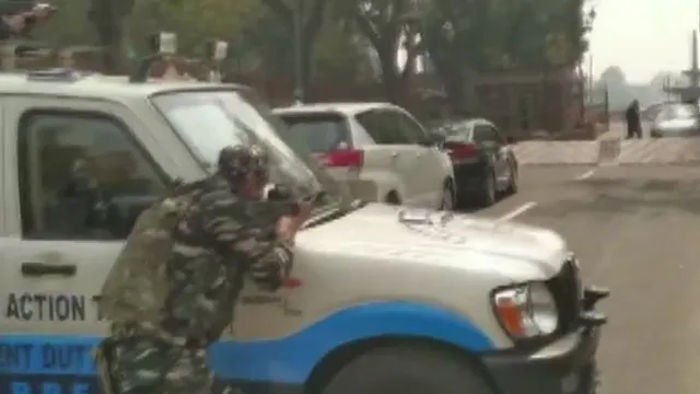 ପ୍ରସ୍ଥାନ ଫାଟକ ବାଟେ କାର୍‌ ପଶିବାକୁ ଉଦ୍ୟମ କରିବାରୁ ପାର୍ଲାମେଣ୍ଟ୍‌ରେ ନିରାପତ୍ତା ବଳ ଚଳଚଞ୍ଚଳ