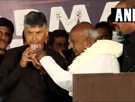 ଆନ୍ଧ୍ରକୁ ସ୍ବତନ୍ତ୍ର ପାହ୍ୟା ଦାବି:ଦିଲ୍ଲୀରେ ନାଇଡ଼ୁଙ୍କ ଅନଶନ: ପରେ ଭାଙ୍ଗିଲେ