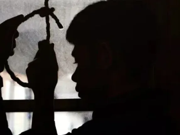 ଆତ୍ମହତ୍ୟା...୨ ଛାତ୍ରୀ ମୃତ