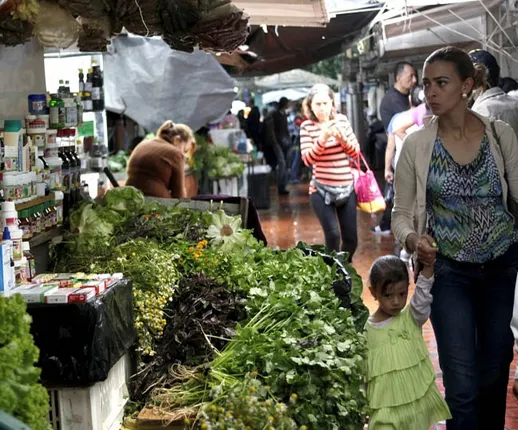 ଆର୍ଥିକ ସଂକଟର କରୁଣ ପରିସ୍ଥିତି: ଏଠାରେ ଆଳୁ କିଲୋ ୧୭ ହଜାର ଟଙ୍କା, କିଲେ ଚାଉଳ ପାଇଁ ଯାଇପାରେ ଲୋକଙ୍କ ଜୀବନ