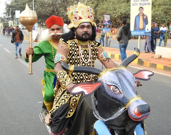 ଟ୍ରାଫିକ ସଚେତନତା ପାଇଁ ଅନୁଷ୍ଠିତ ପଥୋତ୍ସବରେ ଯମରାଜ