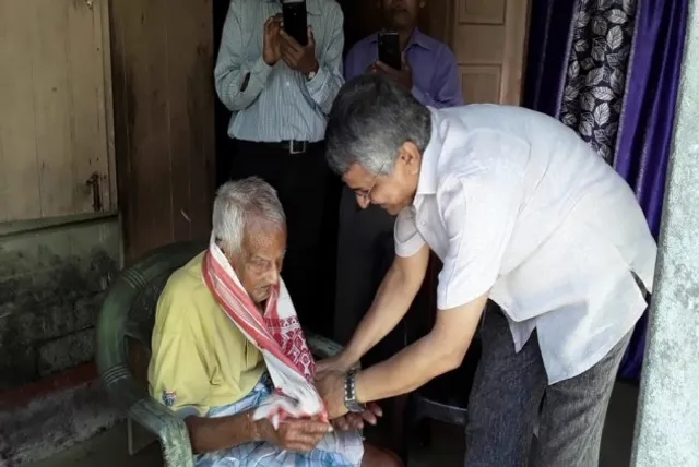 ‘ବୟସ କେବଳ ଏକ ସଂଖ୍ୟା ମାତ୍ର’... ପ୍ରମାଣ କରିବେ ଚଳିତ ନିର୍ବାଚନରେ ‘ସ୍ୱତନ୍ତ୍ର ଅତିଥି’ର ମାନ୍ୟତା ପାଇଥିବା ୨୭ ଶତାୟୁ ଭୋଟର