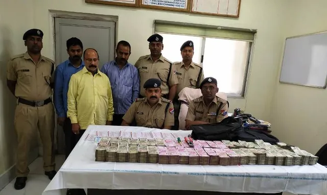 ରାଉରକେଲା  ଷ୍ଟେସନ୍‌ରୁ ୨କୋଟି ୨୩ ଲକ୍ଷ ଟଙ୍କା ଜବତ, ୩ ଗିରଫ