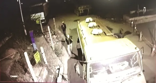 ବନ୍ଧୁକ ମୁନରେ ପେଟ୍ରୋଲ ପମ୍ପରୁ ଲୁଟ୍