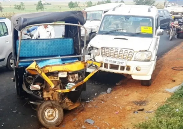 କେନ୍ଦ୍ରାପଡ଼ା: ବରଯାତ୍ରୀ ଗାଡ଼ି ଧକ୍କାରେ ଅଟୋ ଦୁର୍ଘଟଣାଗ୍ରସ୍ତ, ପୁଅ ମୃତ, ବାପା କଟକ ସ୍ଥାନାନ୍ତର