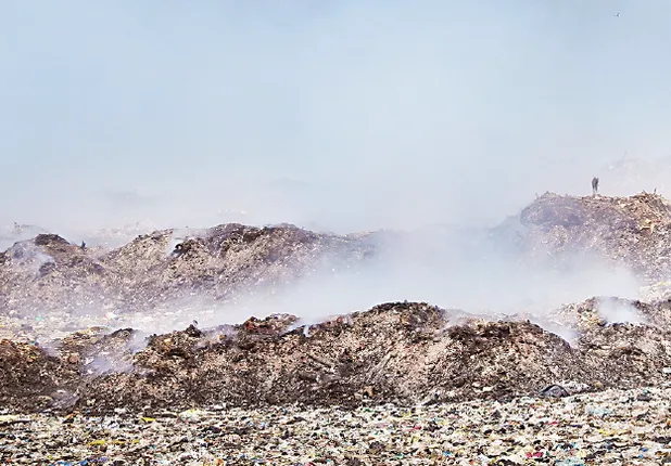 ଡମ୍ପିଂୟାର୍ଡରେ ନିଆଁ: ଜୀବନ ନେବାକୁ ବସିଲାଣି ବିଷାକ୍ତ ଧୂଆଁ, ନନ୍ଦନକାନନକୁ ବିପଦ