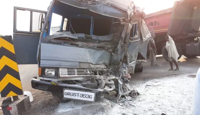 ବେଲପାହାଡ଼ ପୁଲିସ ଭ୍ୟାନ୍‌ ଦୁର୍ଘଟଣା ମୃତ୍ୟୁ ସଂଖ୍ୟା ୩ ହେଲା, ଚିକିତ୍ସାଧୀନ ଅବସ୍ଥାରେ ଆଉ ଜଣେ ଯବାନଙ୍କ ମୃତ୍ୟୁ