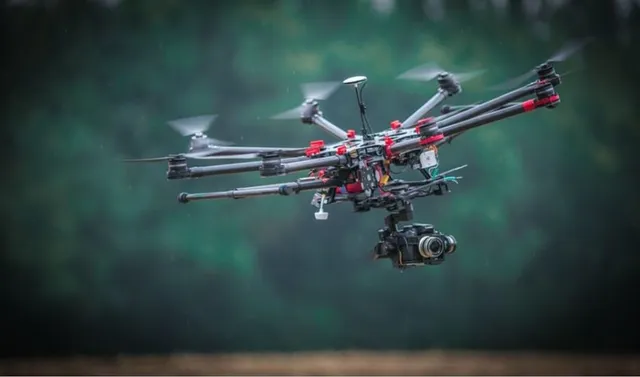 ଛାତ ଉପରେ ଜୁଆ ଖେଳୁଥିବାବେଳେ ପହଞ୍ଚିଲା ପୁଲିସର ଡ୍ରୋନ୍, ଦେଖନ୍ତୁ ଭିଡିଓ