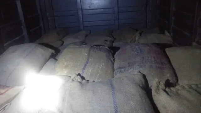 ୧୦୦୦ କିଲୋ ବିସ୍ଫୋରକ ନେଇ ଓଡ଼ିଶାରୁ ଯାଉଥିବା ଗାଡ଼ିକୁ ଧରିଲା କୋଲକାତା ପୁଲିସ; ୨ ଗିରଫ