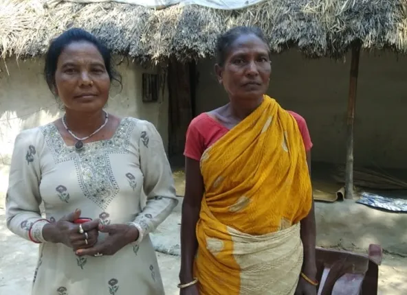 ମଦ ବିରୋଧରେ ଲଢ଼ୁଛନ୍ତି ଦୁଇ ଭଉଣୀ