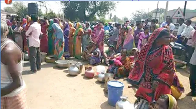 ପାଣି ପାଇଁ ମହିଳାଙ୍କ ରାସ୍ତାରୋକ