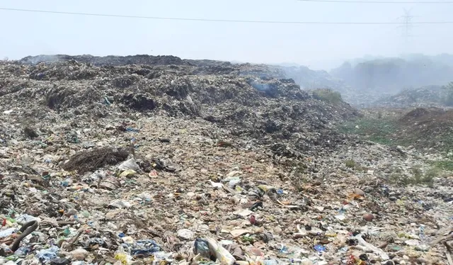 କୁହୁଳୁଛି ଭୁଆସୁଣୀ ଡମ୍ପିଂୟାର୍ଡ ନିଆଁ : ଚନ୍ଦକାକୁ ବିପଦ ବଢ଼ିଲା