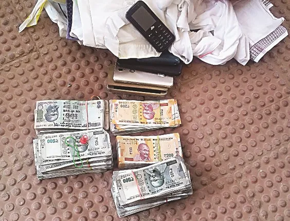 ଇନୋଭା ସହ ୫.୩୬ ଲକ୍ଷ ଟଙ୍କା ଜବତ, ଦୁଇ ବରିଷ୍ଠ ବିଜେପି ନେତାଙ୍କୁ ଜେରା