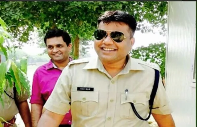 ଛାଡ଼ପତ୍ର ବିନା ଦ୍ୱିତୀୟ ମହିଳାଙ୍କ ସହ ଶରୀରିକ ସଂପର୍କ ରଖି ବାପା ହେବା ପରେ ପଦରୁ ବହିଷ୍କାର ହେଲେ ଆଇପିଏସ୍‌ ଅଫିସର