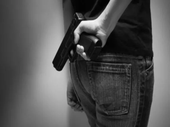 ନିଶାରେ ନିଜ ଗୁପ୍ତାଙ୍ଗକୁ ଗୁଳି ମାରିଦେଲେ ଯୁବକ, ବଞ୍ଚାଇବା ପାଇଁ ଅଧା କଟିବାକୁ ବାଧ୍ୟ ହେଲେ ଡ଼ାକ୍ତର