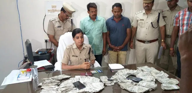 ପାରଳାରେ ଜାଲ୍‌ନୋଟ ଛାପାଖାନା ଠାବ : ଅଢେଇ ଲକ୍ଷ ଟଙ୍କାର ୫ ଶହ ଟଙ୍କିଆ ଜବତ, ଦୁଇ ଗିରଫ