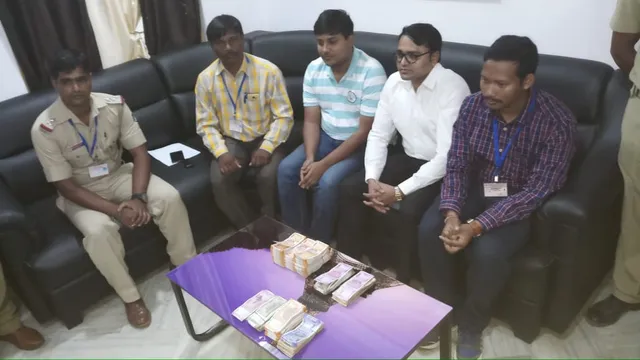 ରାୟଗଡ଼ା: ୨ଟି ସ୍ଥାନରେ ଯାଞ୍ଚ ବେଳେ ୫ ଲକ୍ଷ ଟଙ୍କା ଜବତ, ୪ ଅଟକ