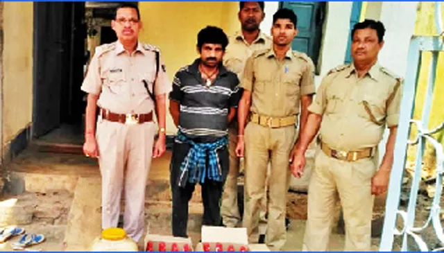 ଢ଼ାବାରେ ଚଢଉ: ବିପୁଳ ମଦ ଜବତ, ଢ଼ାବା ମାଲିକ ଗିରଫ