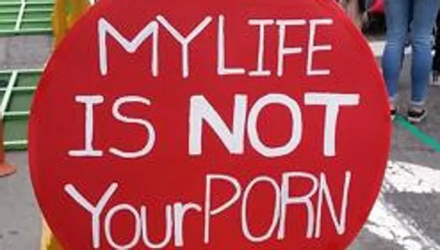 ଅଡୁଆରେ ପଡ଼ିଲେ ମୋଟେଲ୍‌ରେ ରହିଥିବା ସହ ସହ ଦମ୍ପତି, ଅନ୍ତରଙ୍ଗ ମୁହୂର୍ତ୍ତ ହେଉଥିଲା ଲାଇଭ୍‌