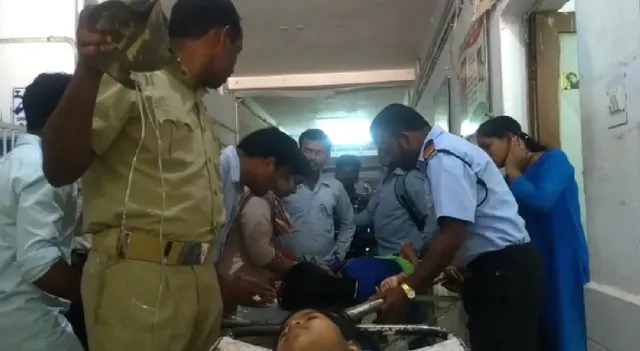 ବିଷାକ୍ତ ଖାଦ୍ୟ ଖାଇ ଛାତ୍ରୀ ମୃତ : ୫ ଗୁରୁତର ହସ୍ପିଟାଲରେ ଭର୍ତ୍ତି, ପ୍ରଧାନଶିକ୍ଷକ ଓ ଜଣେ ଶିକ୍ଷୟିତ୍ରୀ ନିଲମ୍ବିତ